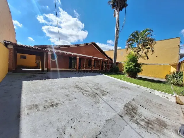 Casa com 457m², à venda, no bairro Vila Pinheiro em Jacareí