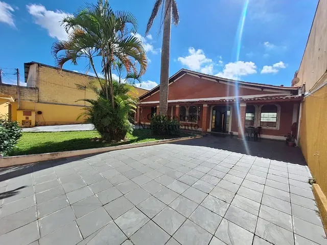 Casa com 457m², à venda, no bairro Vila Pinheiro em Jacareí