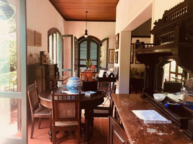 Casa com 31208m², à venda, no bairro Quarteirão Brasileiro em Petrópolis