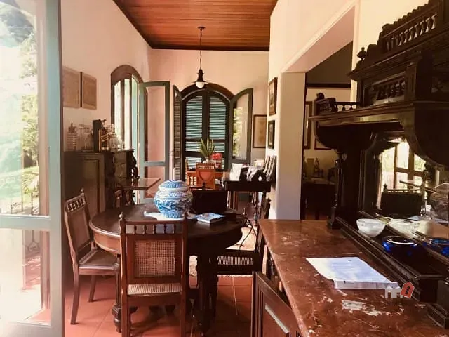 Casa com 31208m², à venda, no bairro Quarteirão Brasileiro em Petrópolis