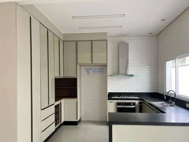 Casa 2 quartos e 4 banheiros, à venda, no bairro Urbanova em São José dos Campos