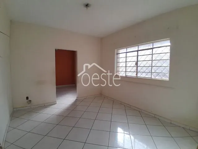 Casa com 307m² 3 quartos e 1 banheiro, à venda ou para alugar, no bairro Centro em Santa Bárbara D'Oeste