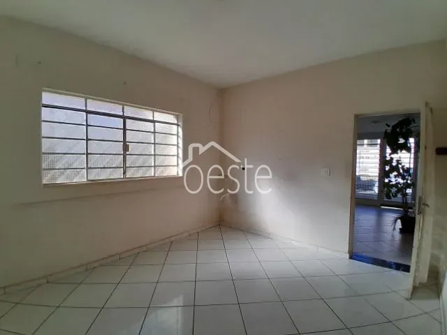 Casa com 307m² 3 quartos e 1 banheiro, à venda ou para alugar, no bairro Centro em Santa Bárbara D'Oeste