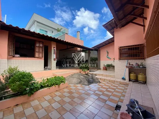 Casa 3 quartos e 3 banheiros, à venda, no bairro Mata da Praia em Vitória