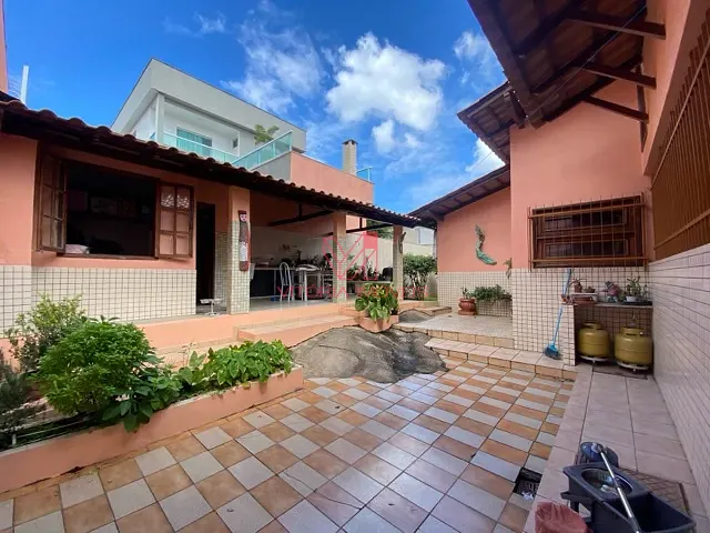 Casa 3 quartos e 3 banheiros, à venda, no bairro Mata da Praia em Vitória