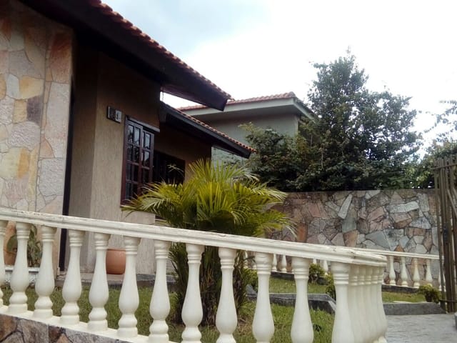 Casa 4 quartos e 3 banheiros, à venda, no bairro Nova Rússia em Ponta Grossa