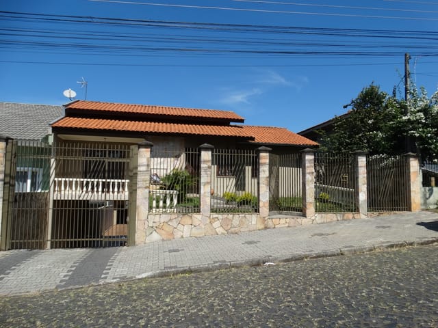 Casa 4 quartos e 3 banheiros, à venda, no bairro Nova Rússia em Ponta Grossa