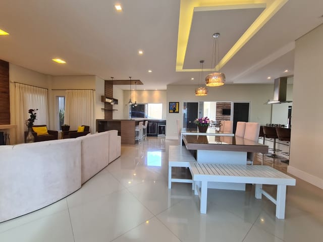 Casa com 541m² 4 quartos e 6 banheiros, à venda, no bairro Condomínio Residencial Jaguary em São José dos Campos