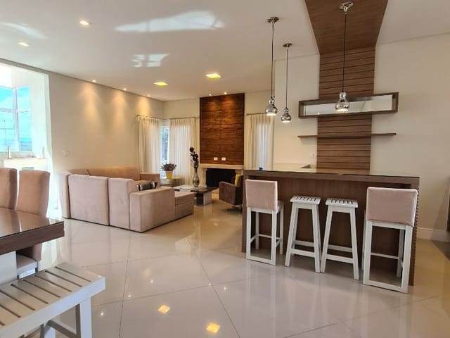 Casa com 541m² 4 quartos e 6 banheiros, à venda, no bairro Condomínio Residencial Jaguary em São José dos Campos