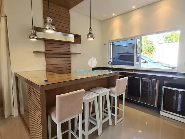 Casa com 541m² 4 quartos e 6 banheiros, à venda ou para alugar, no bairro Condomínio Residencial Jaguary em São José dos Campos