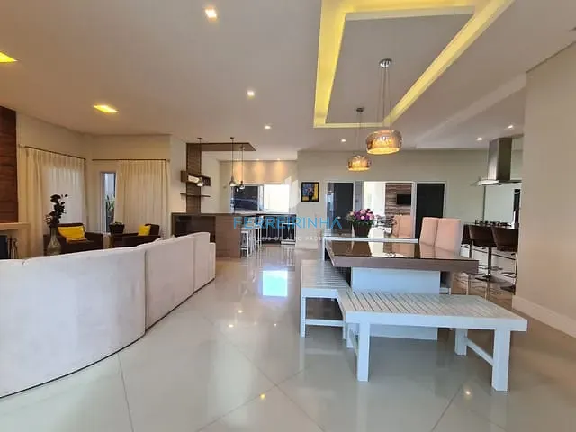 Casa com 541m² 4 quartos e 6 banheiros, à venda ou para alugar, no bairro Condomínio Residencial Jaguary em São José dos Campos