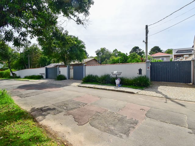 Casa com 1723m² 3 quartos e 4 banheiros, à venda, no bairro Santa Felicidade em Curitiba