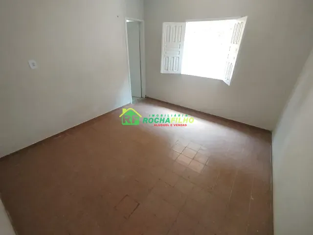 Casa com 162m² 3 quartos e 2 banheiros, à venda ou para alugar, no bairro Parque Piauí em Teresina