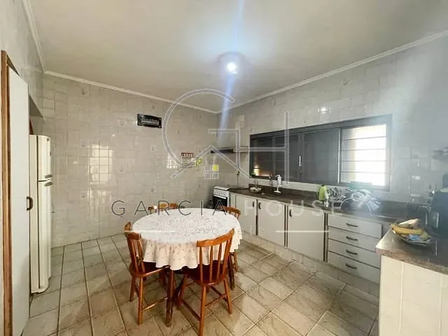 Sobrado com 250m² 4 quartos e 2 banheiros, à venda, no bairro Parque dos Bandeirantes em Ribeirão Preto