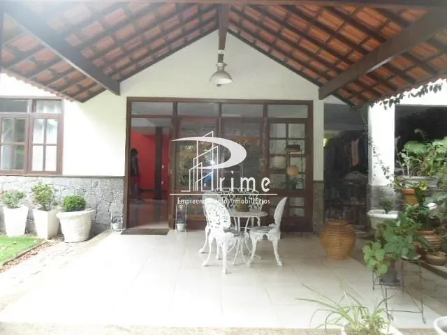 Casa com 736m² 3 quartos e 4 banheiros, à venda, no bairro Maria Paula em Niterói