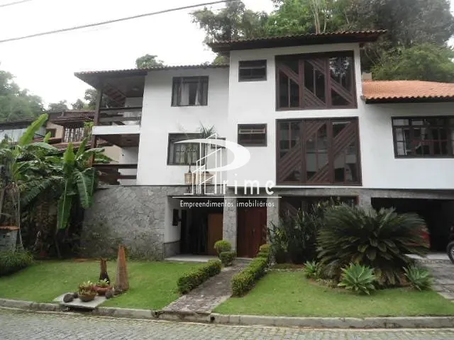 Casa com 736m² 3 quartos e 4 banheiros, à venda, no bairro Maria Paula em Niterói