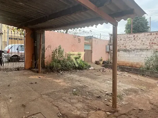 Casa com 300m² 2 quartos e 1 banheiro, à venda, no bairro Parque Ribeirão Preto em Ribeirão Preto