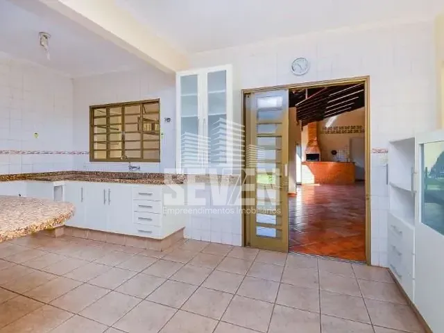 Casa com 220m² 4 quartos e 4 banheiros, à venda, no bairro Jardim Brasil em Bauru