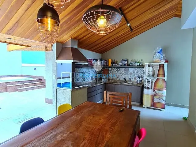 Casa com 375m² 4 quartos e 4 banheiros, à venda, no bairro Urbanova em São José dos Campos