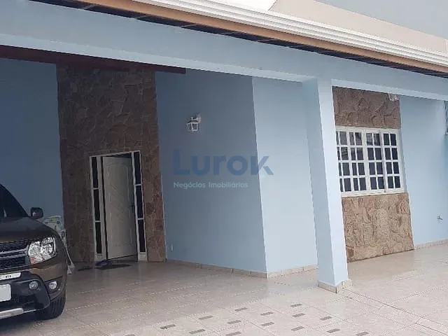 Casa com 250m² 3 quartos e 3 banheiros, para alugar, no bairro Parque Jambeiro em Campinas