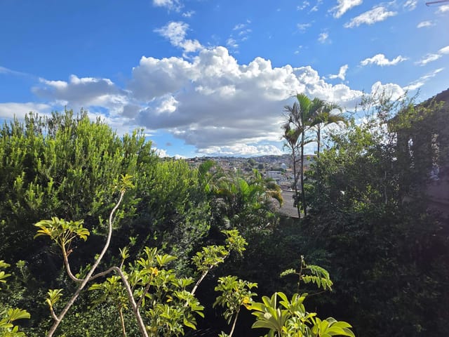 Casa com 360m² 4 quartos e 3 banheiros, à venda, no bairro Novo Glória em Belo Horizonte