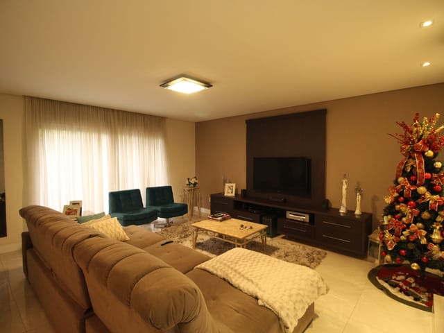 Casa com 414m² 5 quartos e 3 banheiros, à venda, no bairro Centro em Ponta Grossa
