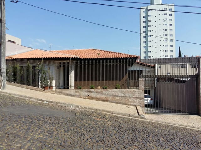 Casa com 414m² 5 quartos e 3 banheiros, à venda, no bairro Centro em Ponta Grossa