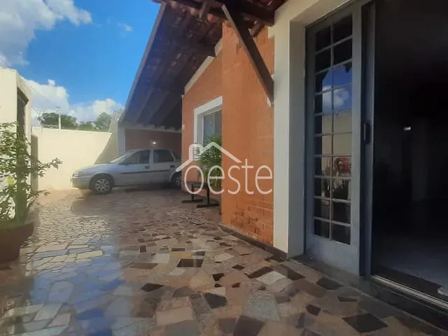 Casa com 300m² 3 quartos e 2 banheiros, à venda, no bairro Centro em Santa Bárbara D'Oeste