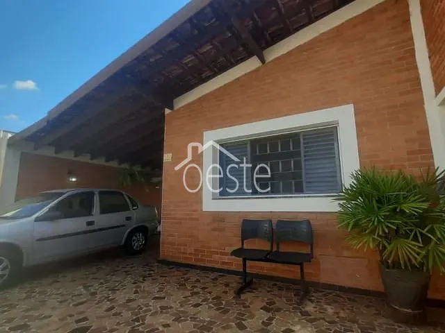 Casa com 300m² 3 quartos e 2 banheiros, à venda, no bairro Centro em Santa Bárbara D'Oeste