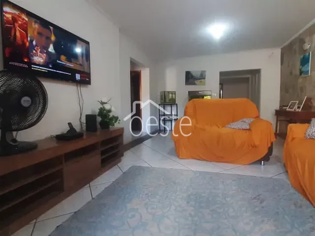 Casa com 300m² 3 quartos e 2 banheiros, à venda, no bairro Centro em Santa Bárbara D'Oeste