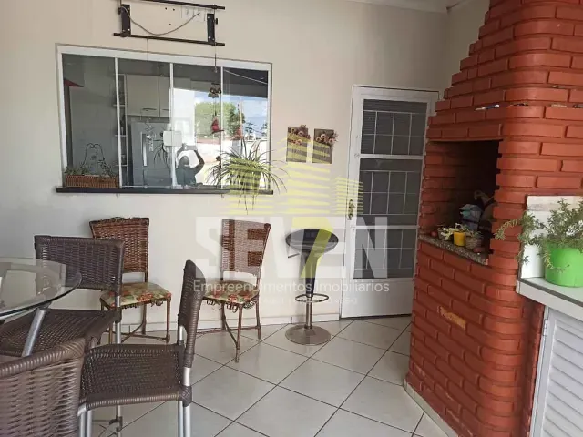 Casa com 330m² 4 quartos e 2 banheiros, à venda, no bairro Vila Bela em Bauru