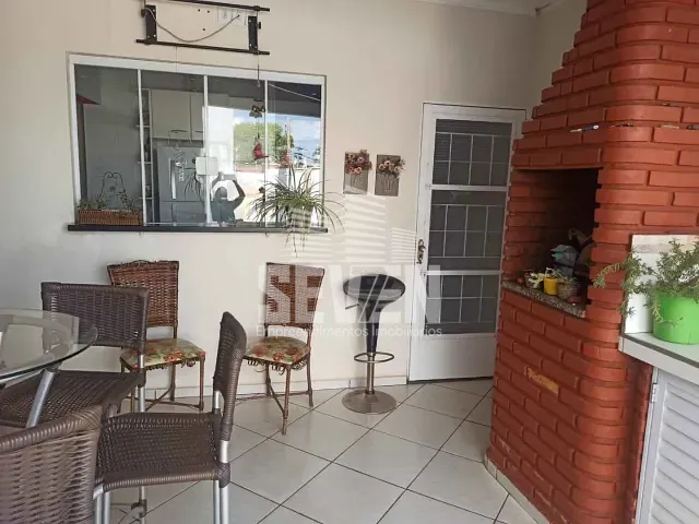 Casa com 330m² 4 quartos e 2 banheiros, à venda, no bairro Vila Bela em Bauru
