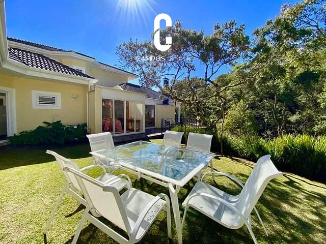Casa com 6000m² 6 quartos e 5 banheiros, à venda, no bairro Vila Capivari em Campos Do Jordão