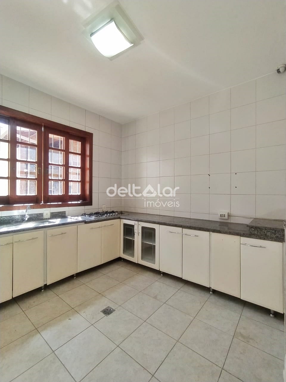 Casa para alugar com 5 quartos, 300m² - Foto 45