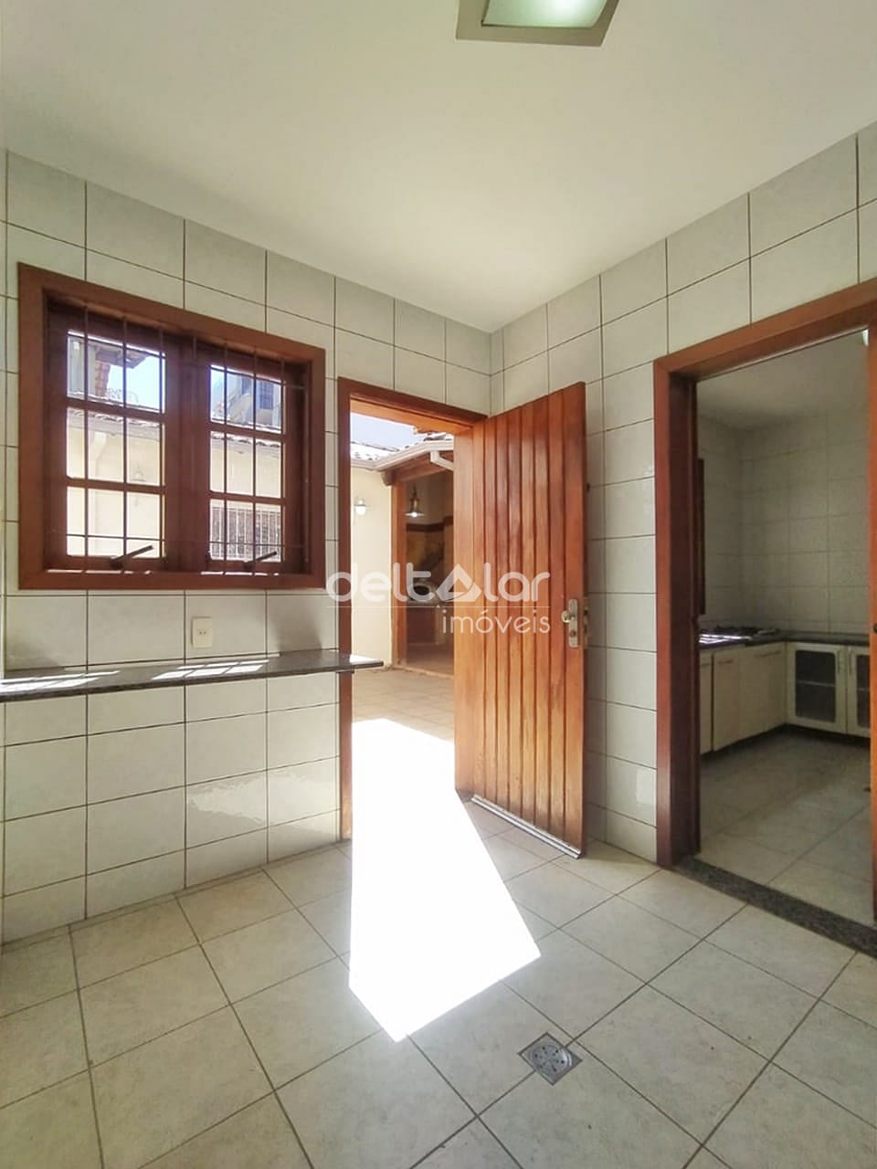 Casa para alugar com 5 quartos, 300m² - Foto 49