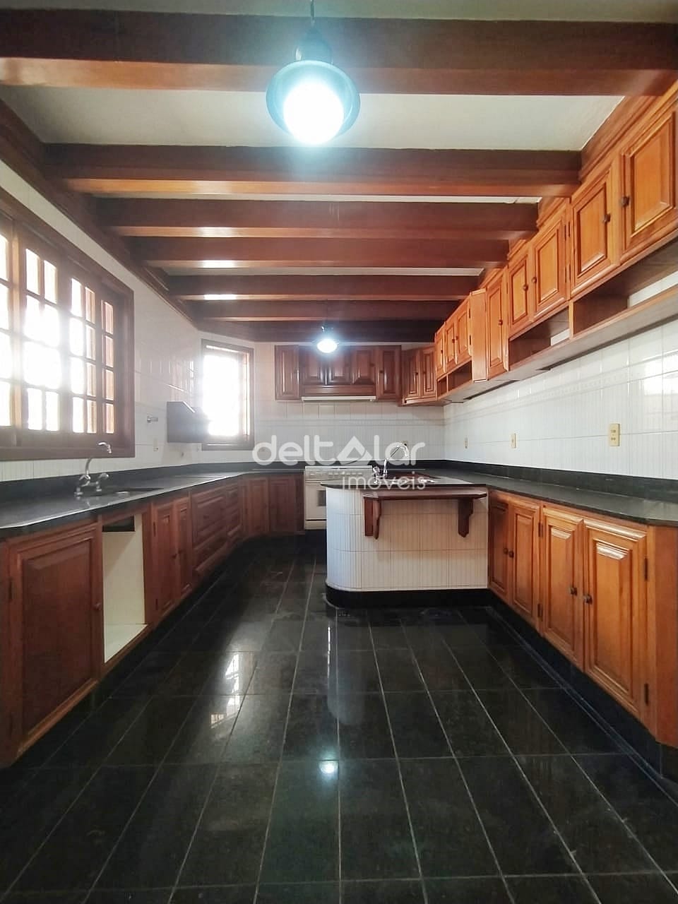 Casa para alugar com 5 quartos, 300m² - Foto 52