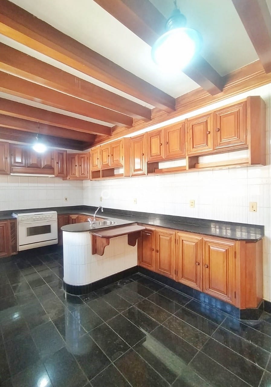 Casa para alugar com 5 quartos, 300m² - Foto 53