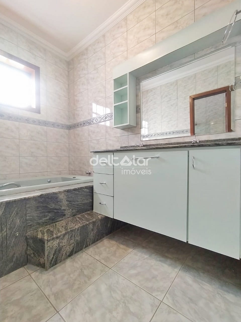 Casa para alugar com 5 quartos, 300m² - Foto 68