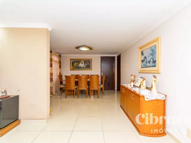 Casa com 375m² 5 quartos e 6 banheiros, à venda, no bairro Cajuru em Curitiba