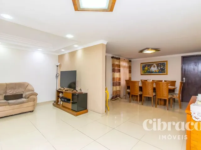 Casa com 375m² 5 quartos e 6 banheiros, à venda, no bairro Cajuru em Curitiba