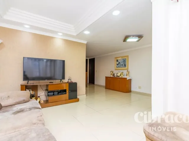 Casa com 375m² 5 quartos e 6 banheiros, à venda, no bairro Cajuru em Curitiba