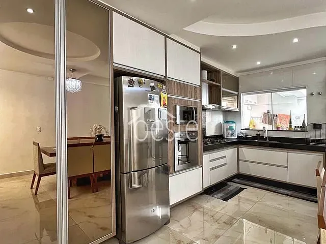 Sobrado com 188m² 3 quartos e 2 banheiros, à venda, no bairro Jardim São Camilo em Santa Bárbara D'Oeste