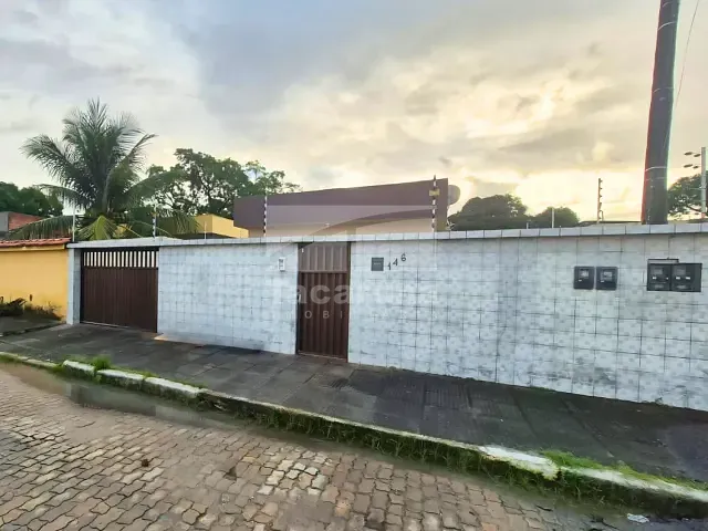 Casa 2 quartos e 1 banheiro, para alugar, no bairro Prado em Recife