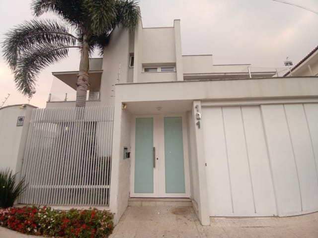 Casa com 680m² 4 quartos e 8 banheiros, à venda ou para alugar, no bairro Perpétuo Socorro em São João da Boa Vista