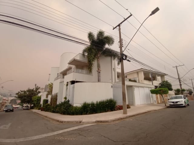 Casa com 680m² 4 quartos e 8 banheiros, à venda ou para alugar, no bairro Perpétuo Socorro em São João da Boa Vista