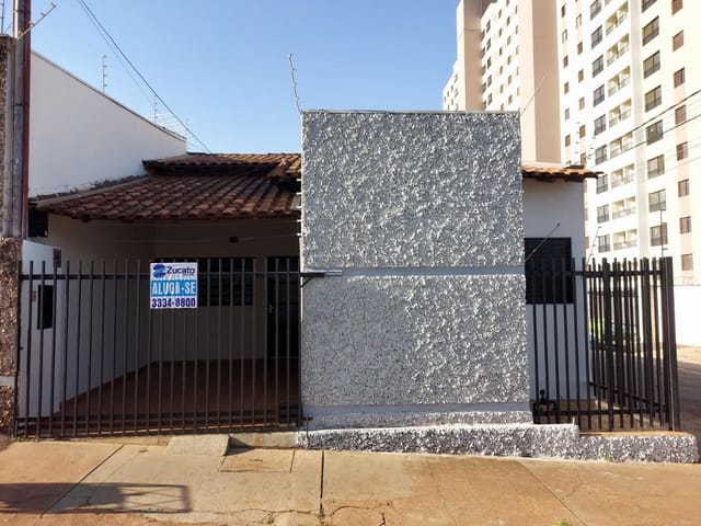 Foto do Casa - Casa com 3 dormitórios para alugar, 10 m² por R$ 950,00/mês - Santa Maria - Uberaba/MG | ZUCATO IMOBILIARIA LTDA