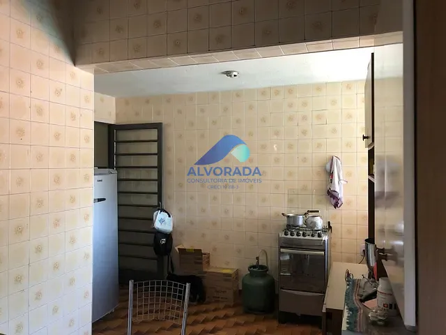Casa com 312m² 7 quartos e 3 banheiros, à venda, no bairro Vila São Benedito em São José dos Campos