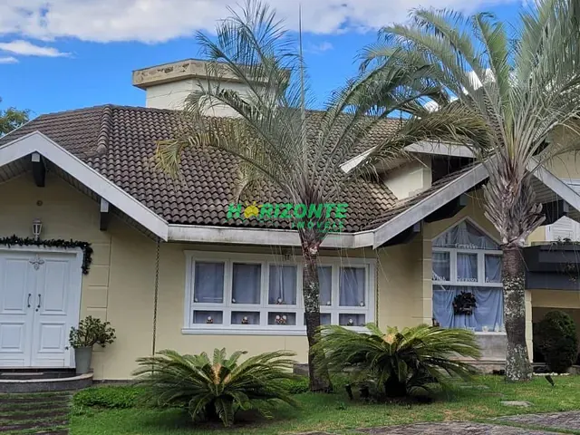 Casa com 522m² 4 quartos e 2 banheiros, à venda, no bairro Urbanova em São José dos Campos
