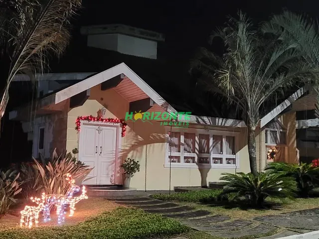Casa com 522m² 4 quartos e 2 banheiros, à venda, no bairro Urbanova em São José dos Campos