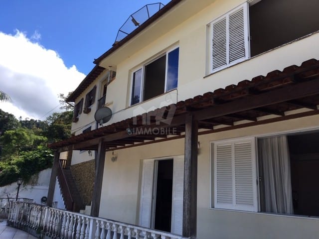 Casa com 1284m², à venda, no bairro Bingen em Petrópolis